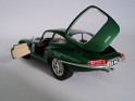 1:18 Bburago Jaguar Type E 1961 Green Metallic. Uploaded by Francisco